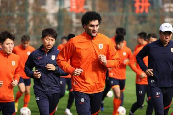 影片讲述一名糊口在美国蓝领堆积区的女性，在女儿不测掉踪后，一边扶养尚在襁褓中的外孙，一边探访事务本相。